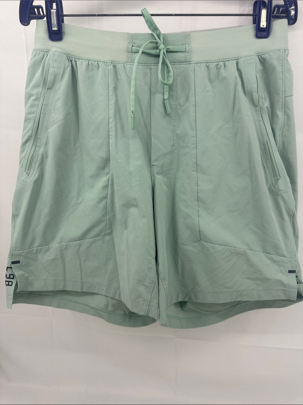 LuLuLemon Mens License to Train Athletic Shorts in Arctic Green, 7" inseam, M